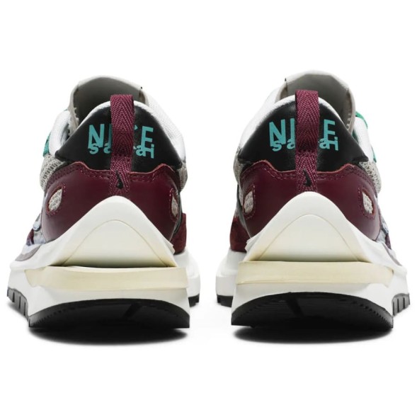 Унисекс кроссовки Nike x Sacai VaporWaffle Villain Red